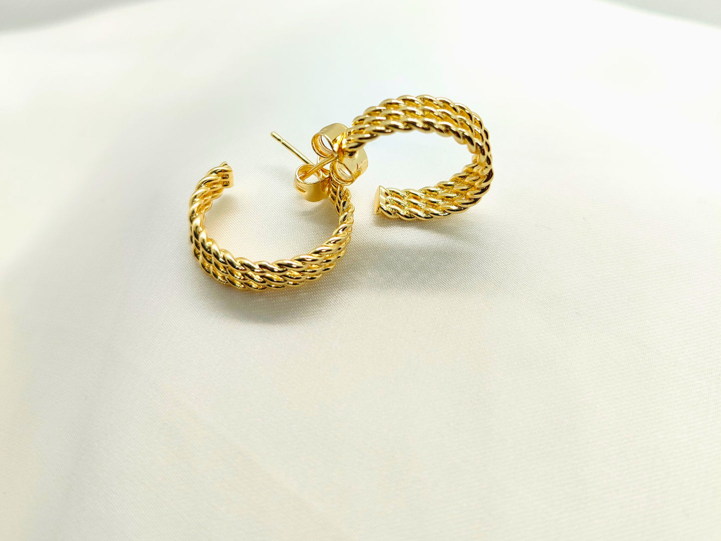 „Twisted Hoops“ - Ohrring